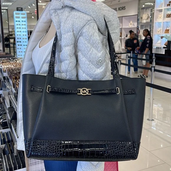 MICHAEL KORS
Reed Large Leather Belted Satchel Shoulder Tote Handbag 
Black - Picture 14 of 16